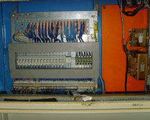 Quadro elettrico pressa ad iniezione revisionato con nuovo sistema di controllo